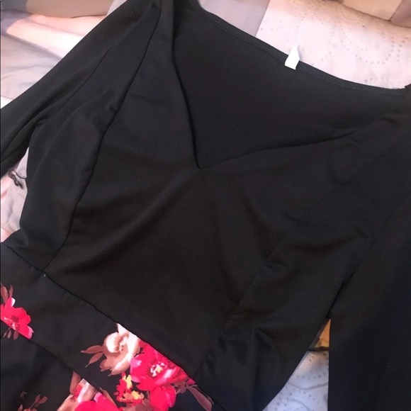 XS Long Sleeve Floral Dress with V-Neck - Picture 3 of 3